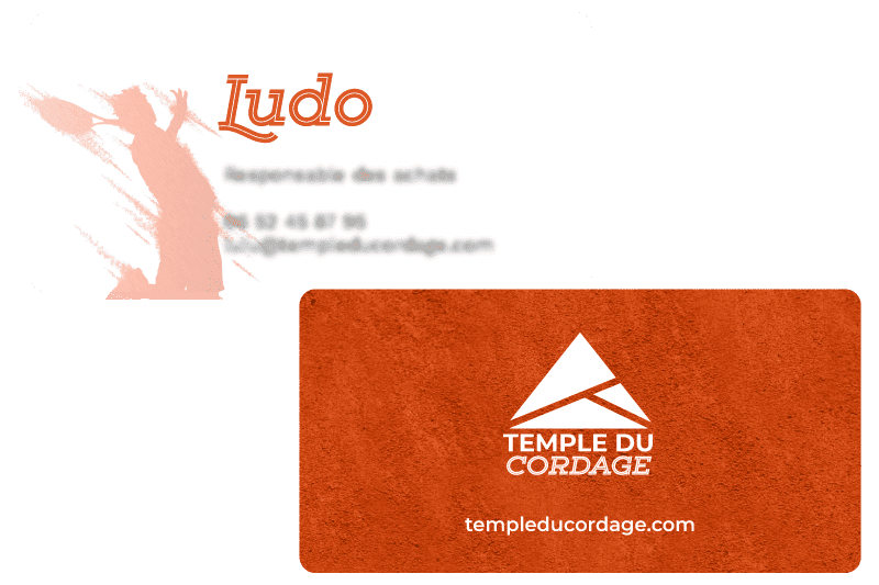 Carte de visite orange et blanche, Temple du Cordage, informations de contact floues.